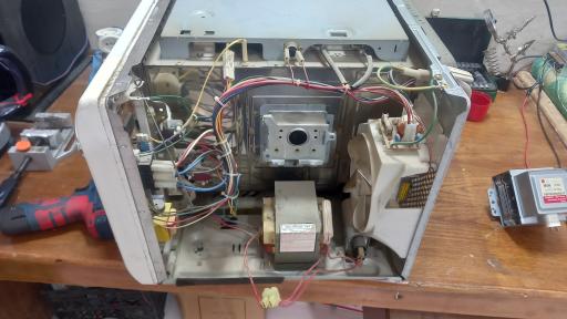 عکس تعمیرات لوازم خانگی فروزان 