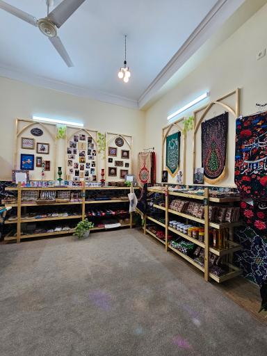 عکس فروشگاه محصولات فرهنگی منهاج