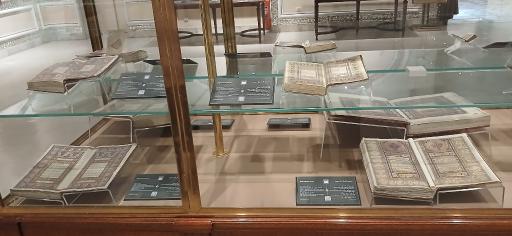 عکس موزه گنجینه قرآن و نفایس