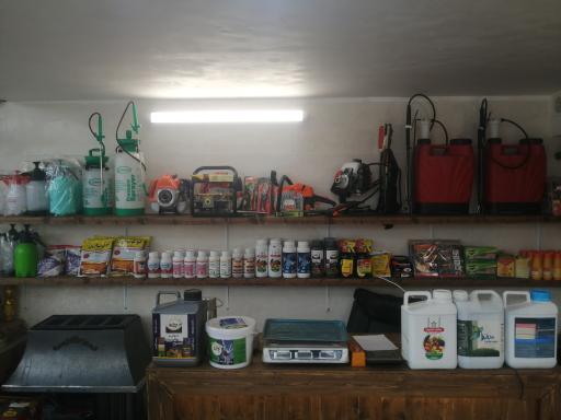 عکس فروشگاه سم و کود و بذر مزرعه نارون