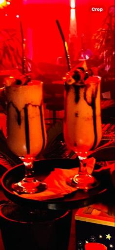 عکس کافه باغ رویای بنفش