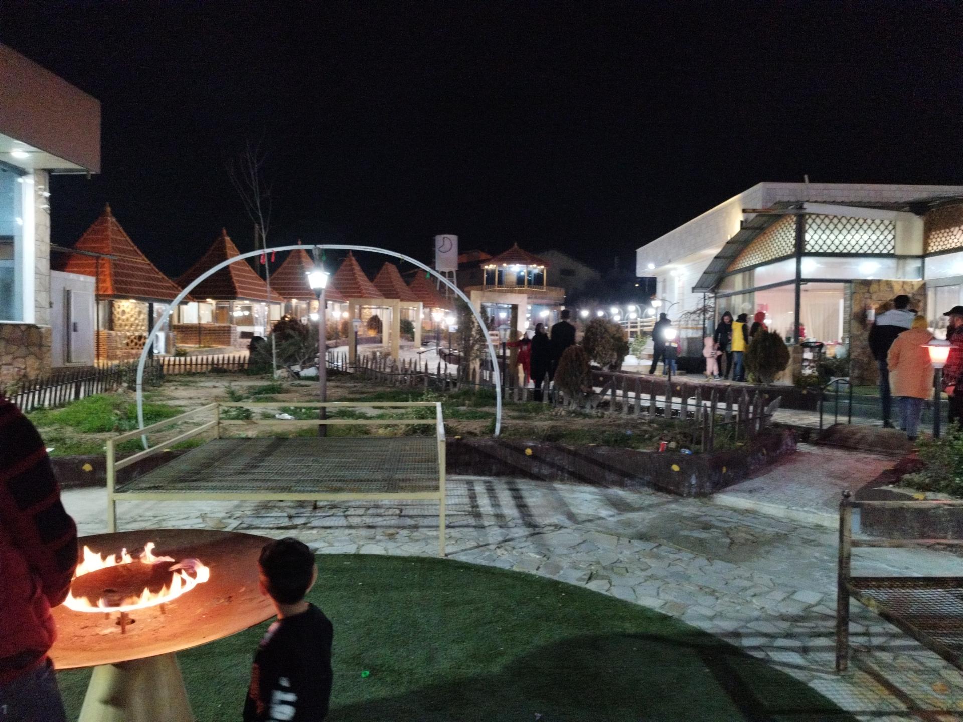 عکس مجموعه توریستی تفریحی ساعت هشت