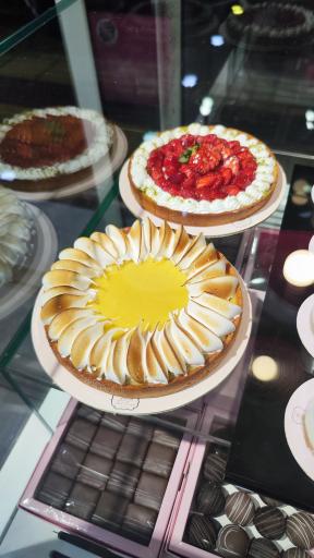 عکس قنادی فرد توکلی