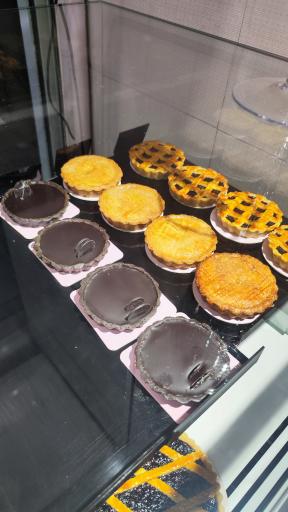 عکس قنادی فرد توکلی