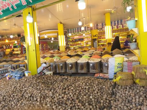 عکس عرضه ی آجیل و خشکبار ساحل مازندران