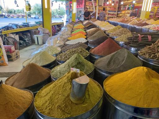 عکس عرضه ی آجیل و خشکبار ساحل مازندران