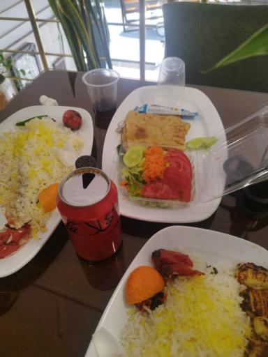 عکس رستوران همیشه بهار