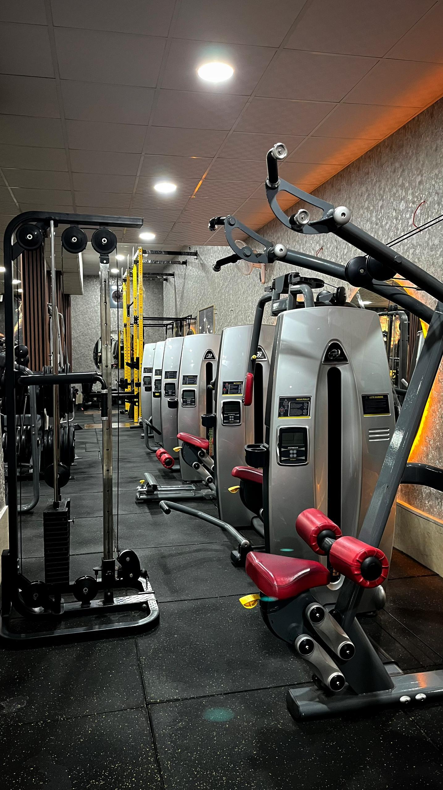 عکس باشگاه بدنسازی قادر 