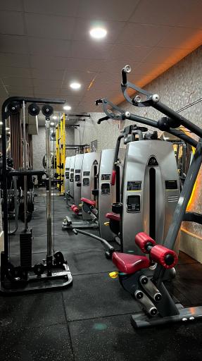 عکس باشگاه بدنسازی قادر 