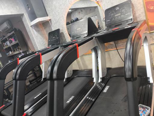 عکس باشگاه بدنسازی قادر 