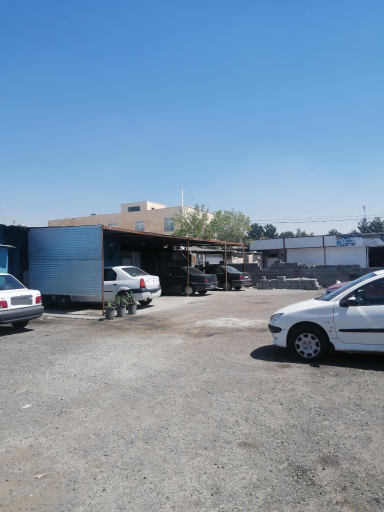 تعمیرگاه اتومبیل علی