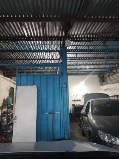 تعمیرگاه اتومبیل علی