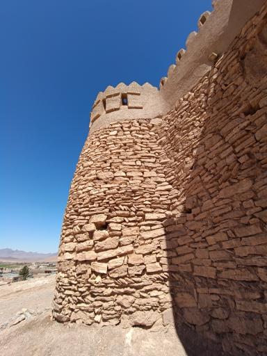 عکس قلعه تاریخی ندوشن(قلعه سپیده)