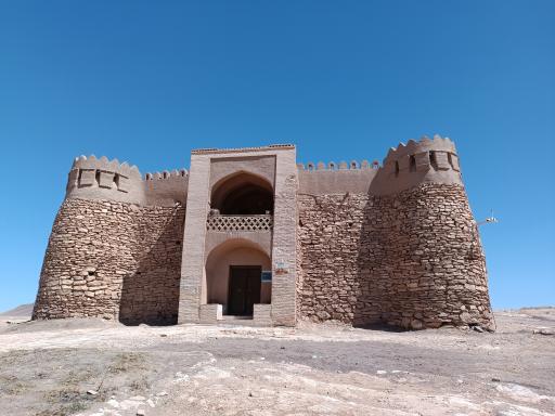 عکس قلعه تاریخی ندوشن(قلعه سپیده)