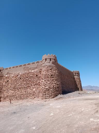 عکس قلعه تاریخی ندوشن(قلعه سپیده)