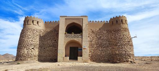 عکس قلعه تاریخی ندوشن(قلعه سپیده)