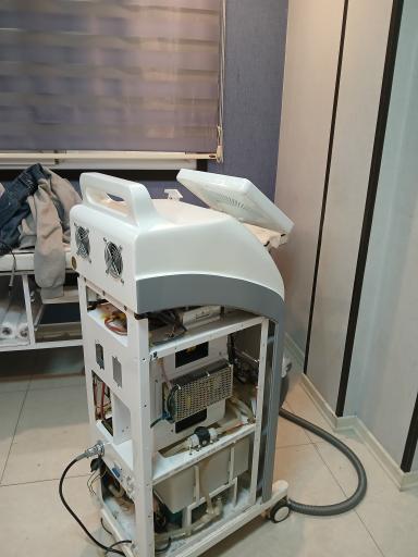 عکس تعمیر لیزر و تجهیزات زیبایی جهان تجهیز