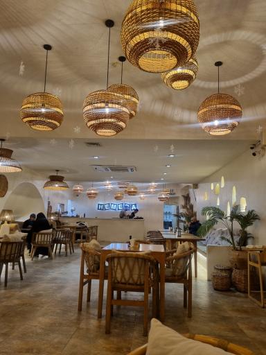 عکس کافه رستوران هِمِرا