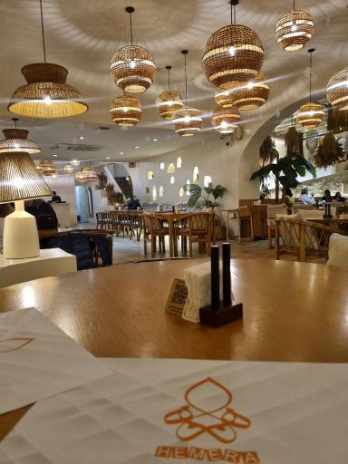 عکس کافه رستوران هِمِرا