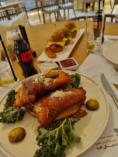 عکس کافه رستوران هِمِرا