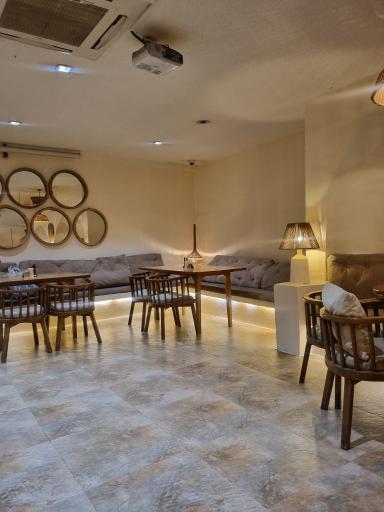 عکس کافه رستوران هِمِرا