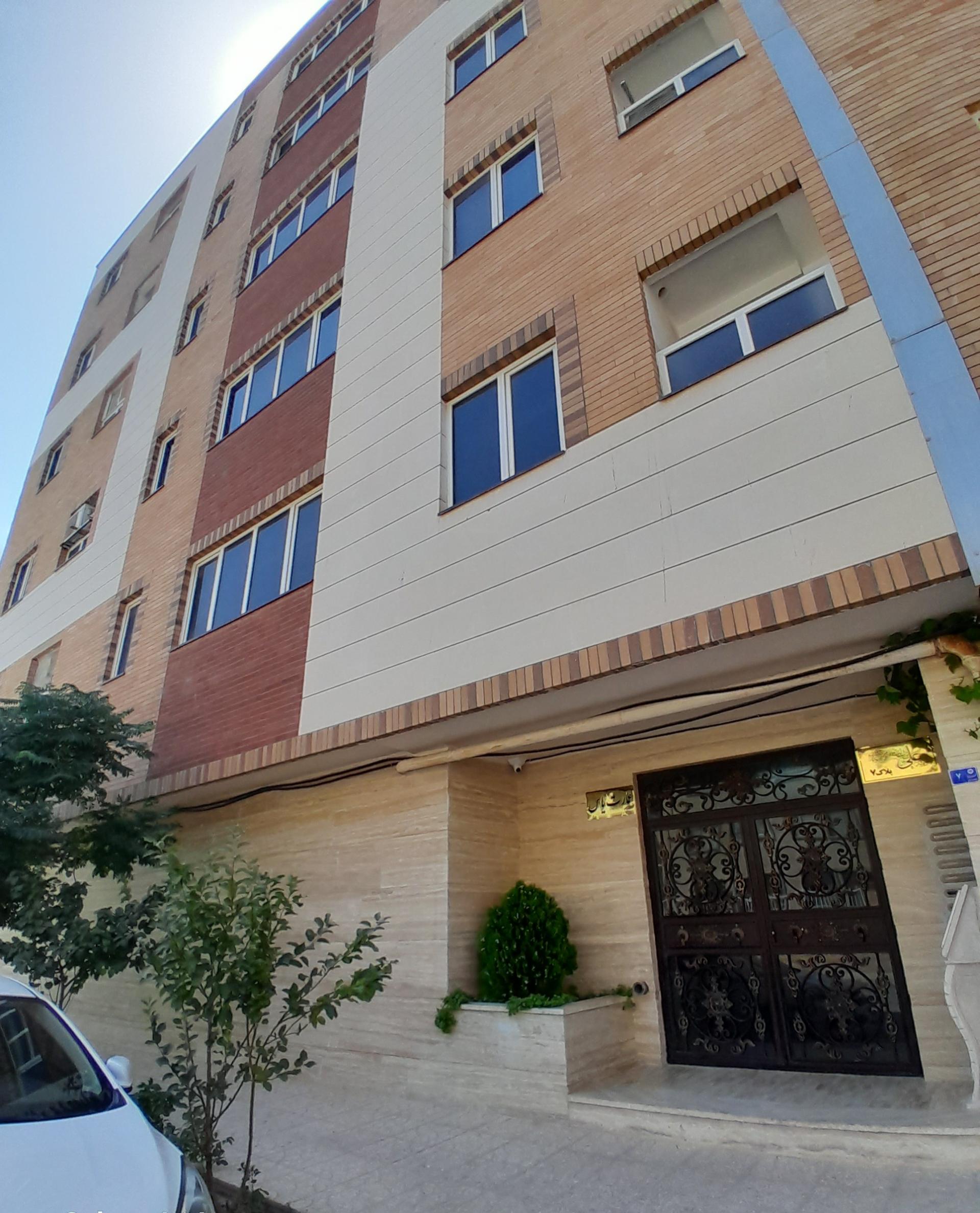 عکس عمارت یاس