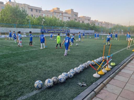 عکس آکادمی فوتبال گلچین 