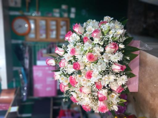 گل فروشی شادی