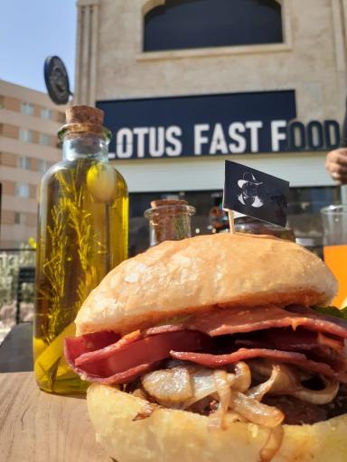 عکس کافه فست فود لوتوس