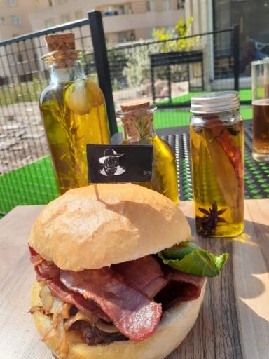 عکس کافه فست فود لوتوس