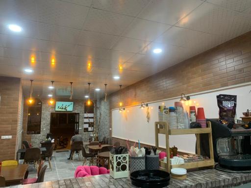 عکس رستوران و بیرون بر جواد