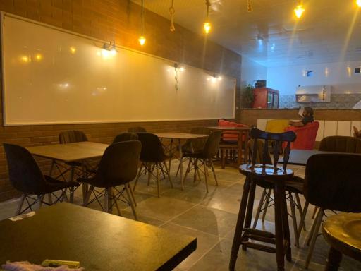 عکس رستوران و بیرون بر جواد