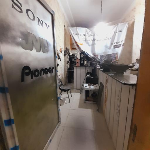 عکس تعمیرات سیستم صوتی اتومبیل