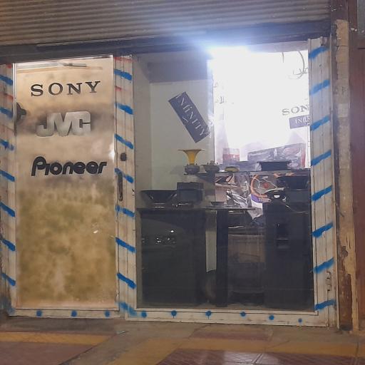 عکس تعمیرات سیستم صوتی اتومبیل