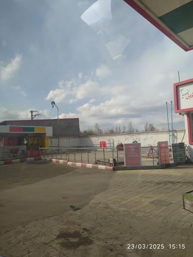 عکس پمپ بنزین انقلاب اسلامی