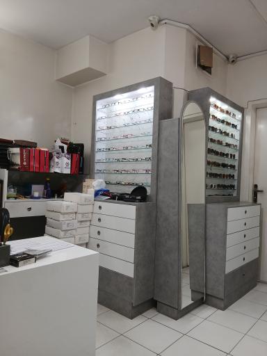 عکس عینک سازی و بینایی سنجی نور