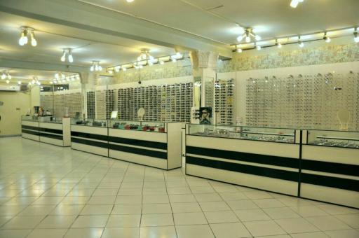 عکس بینایی سنجی و عینک مروارید