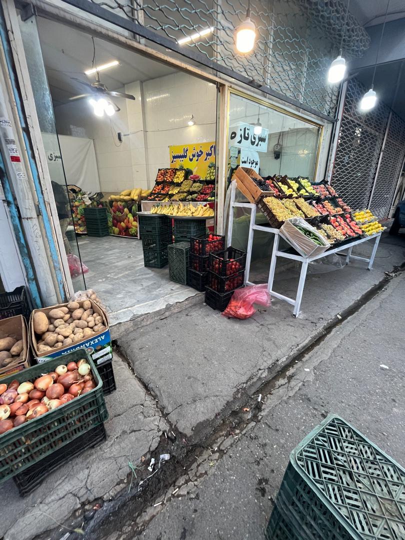عکس میوه فروش اکبر 