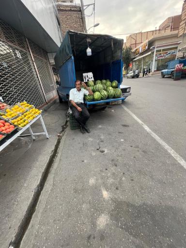 عکس میوه فروش اکبر 
