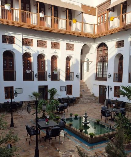 عکس عمارت گلشن کافه 