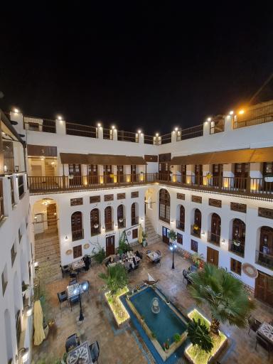 عکس عمارت گلشن کافه 