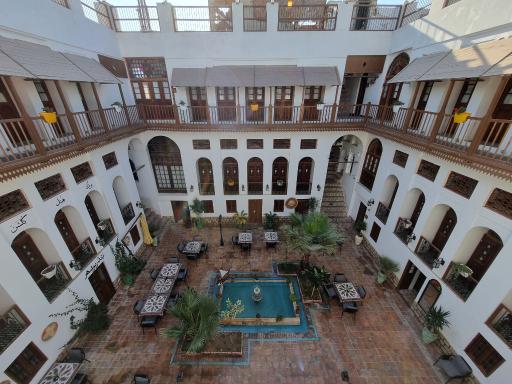 عکس عمارت گلشن کافه 