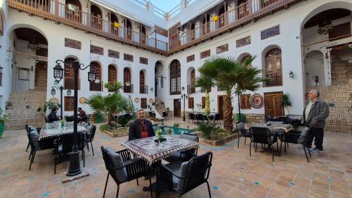 عکس عمارت گلشن کافه 