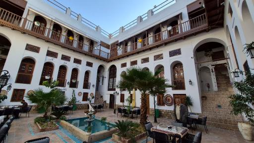 عکس عمارت گلشن کافه 