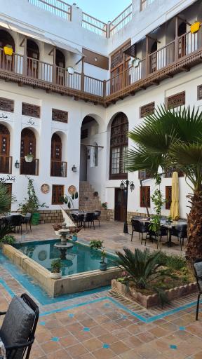 عکس عمارت گلشن کافه 