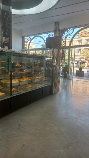 عکس قنادی لادن