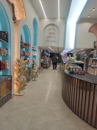 عکس قنادی لادن