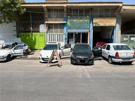 عکس تعمیر صندلی و کمربند ایمنی اتومبیل اسفندیاری 