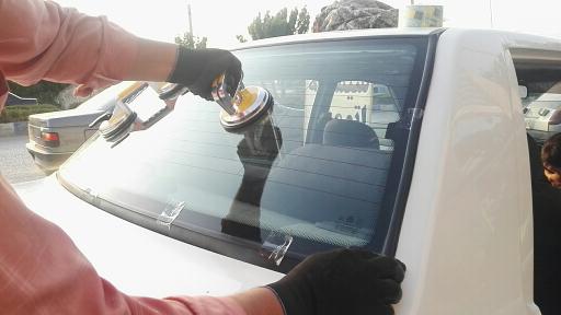 عکس شیشه اتومبیل امیر 