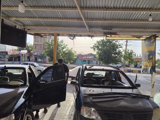 عکس شیشه اتومبیل امیر 